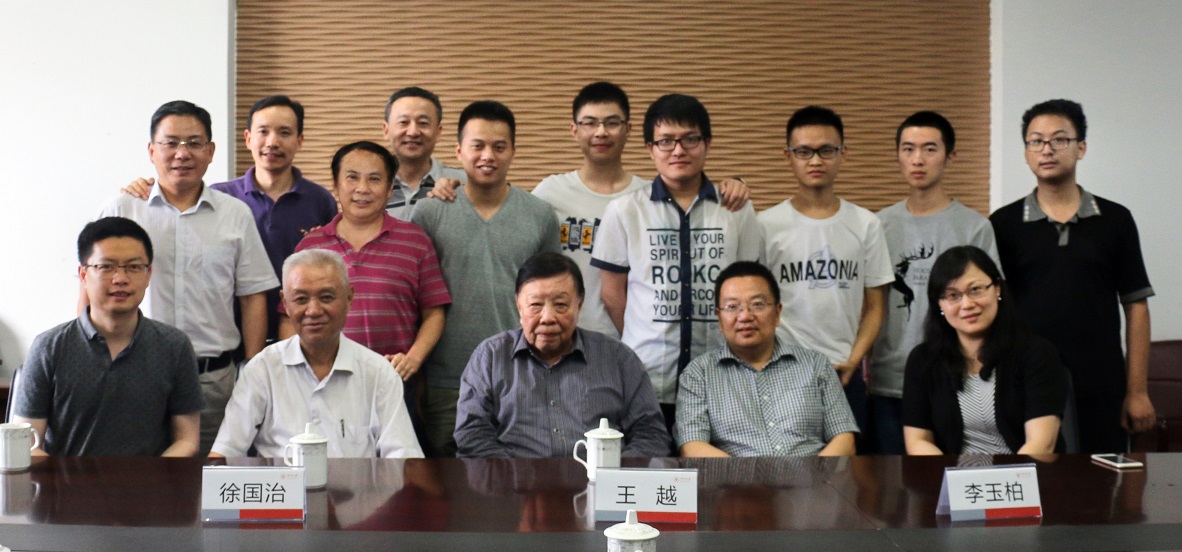 王越院士一行与51黑料
老师及参赛学生合影 王越院士一行与51黑料
老师及参赛学生合影